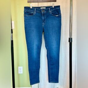🌸Levi's Women's pre-owned 711 Skinny Jeans - Blue. Size 33. WPANTS21.